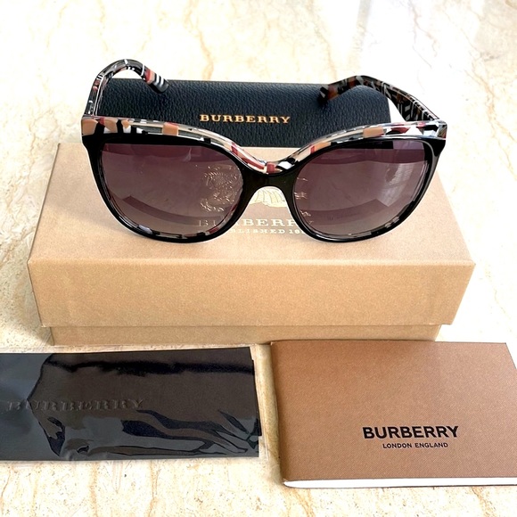 Burberry Accessories - NWT Authentic Burberry Sunglasses ❤️